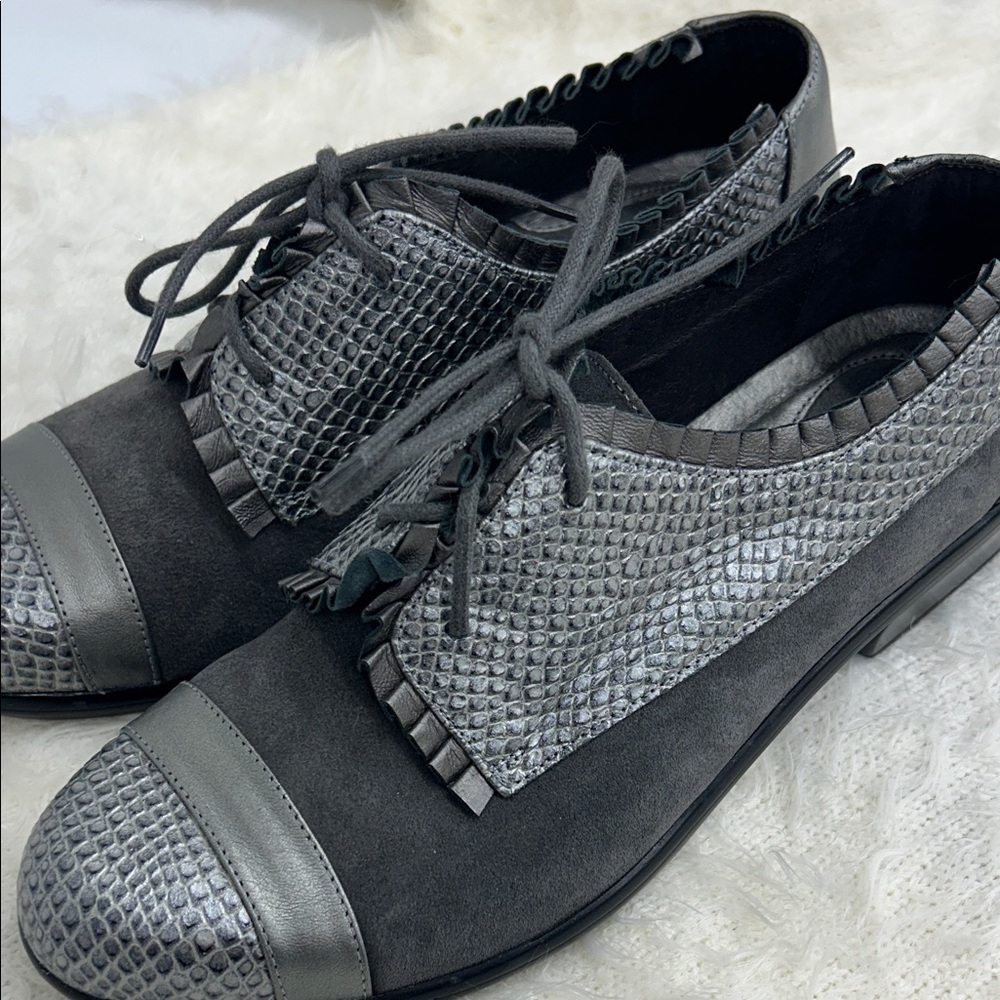Elegant Gray Women's Leather/Suede Lace-Up Oxford Shoes by Naot SZ 38 (7.5/8)